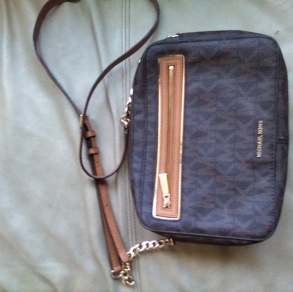 Michael kors crossbody purse - Picture 11 of 13